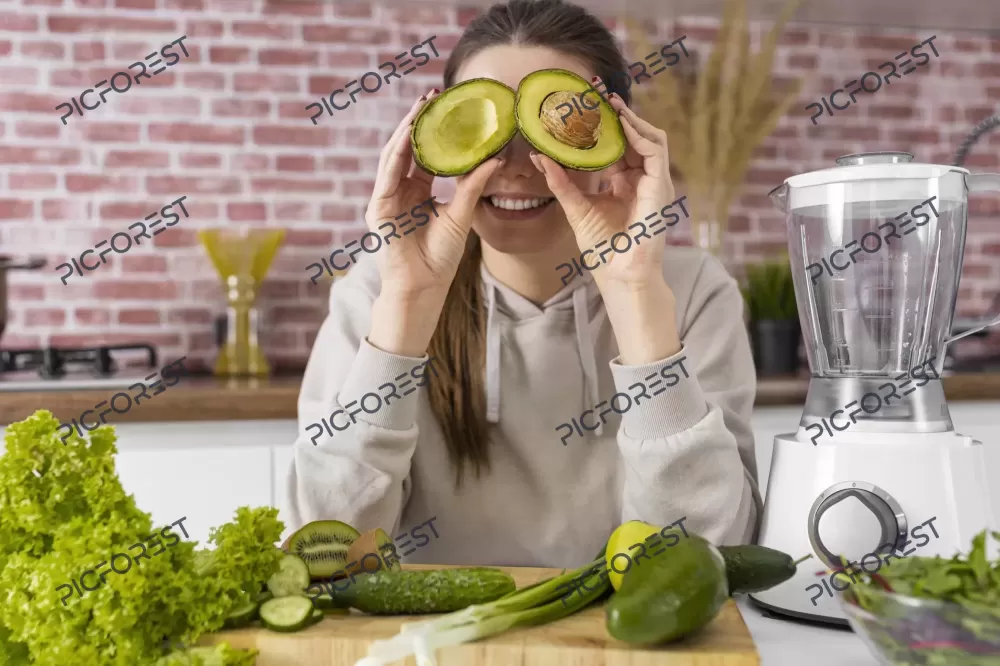 دانلود عکس زنی خوشحال با سبک زندگی سالم